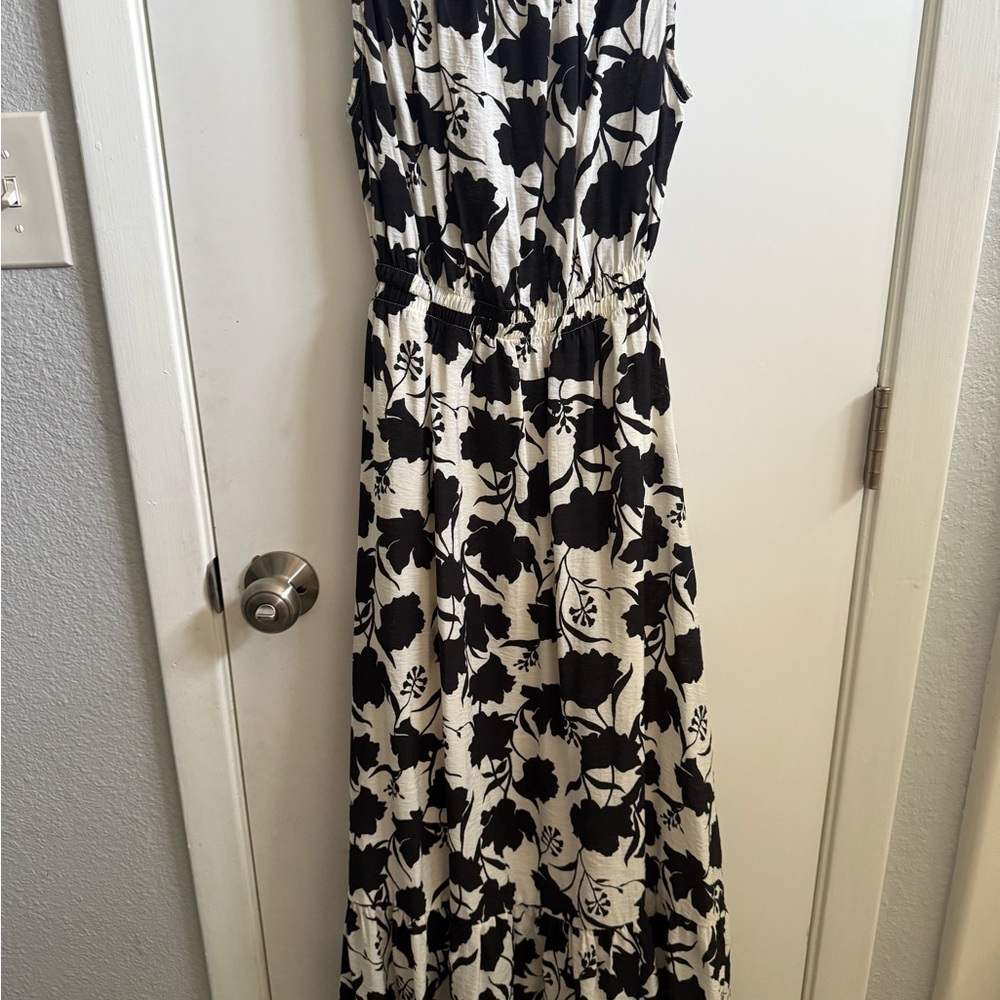 Elegant Black and White Floral Maxi Dress